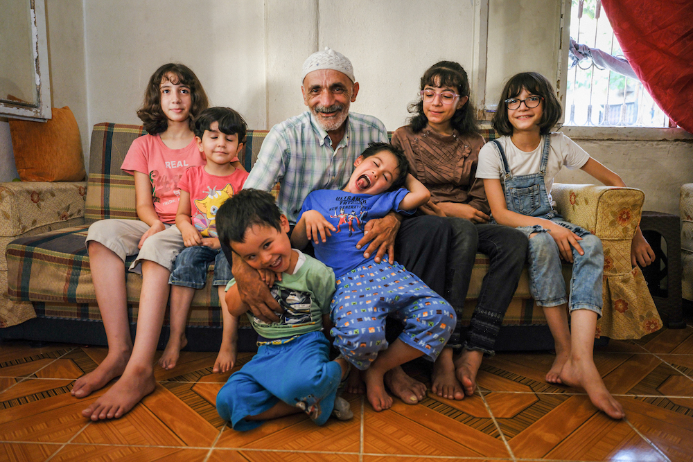 220823編集後低画素ムスタファ家 7 オスマニエに暮らすシリア難民、ムスタファ・カービースさん一家を訪ねました オスマニエに暮らすシリア難民、ムスタファ・カービースさん一家を訪ねました