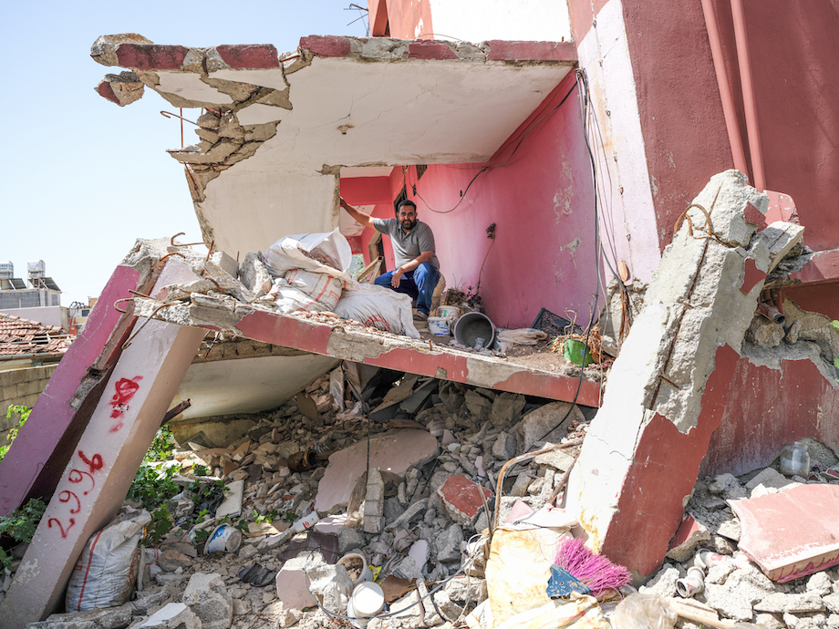 230805 ガズワーンと階段のコピー トルコ・シリア大地震の被災地取材　オンライン報告会について　 トルコ・シリア大地震の被災地取材　オンライン報告会について　